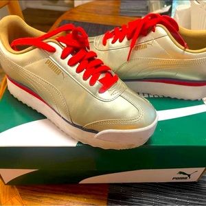 Puma womens size 8- Gold metallic